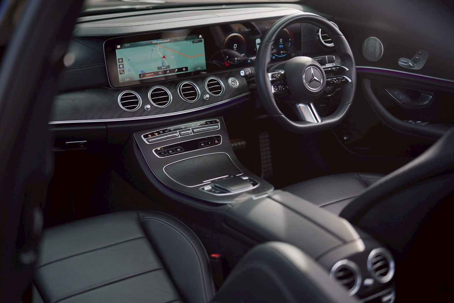 Mercedes Benz E300e Facelift AMG Dynamic 2023(21)